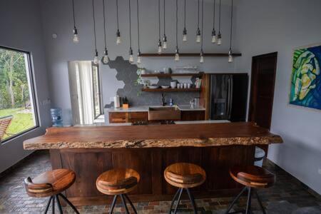 Modern Villa Overlooking Macal River Valley Benque Viejo del Carmen Εξωτερικό φωτογραφία